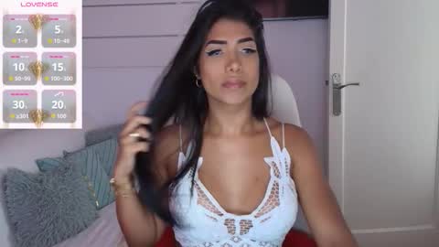 Snapshot of niickylovee chatting on October 16, 2025, 11:55 am Nicolle Bustamante online show from October 16, 2025, 11:55 am