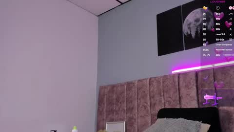 Nicolle  online show from November 16, 2025, 12:33 pm