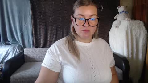 Snapshot of nikaskylink chatting on October 7, 2025, 6:10 am Nika online show from October 7, 2025, 6:10 am