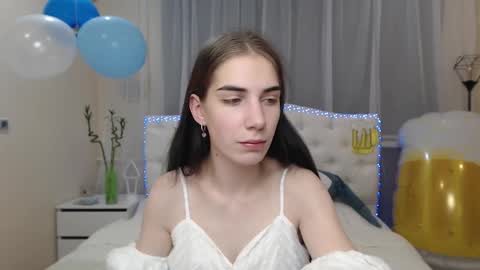 nikastarkk online show from September 18, 2025, 6:37 am