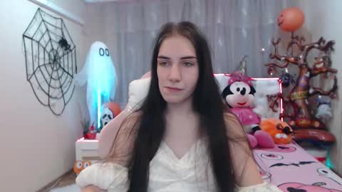 nikastarkk online show from November 3, 2025, 7:26 pm