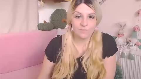 Snapshot of niki_leex chatting on March 27, 2026, 11:32 am niki_leex online show from March 27, 2026, 11:32 am