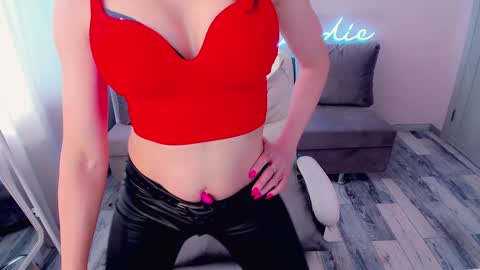 nikki_blondiee online show from February 6, 2025, 5:46 am