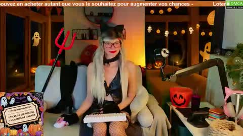 Kitty Chatte online show from October 30, 2025, 8:42 pm