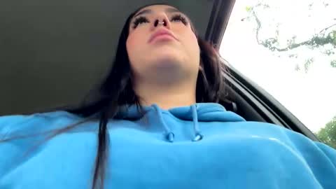 Nikki  online show from October 12, 2025, 1:32 pm