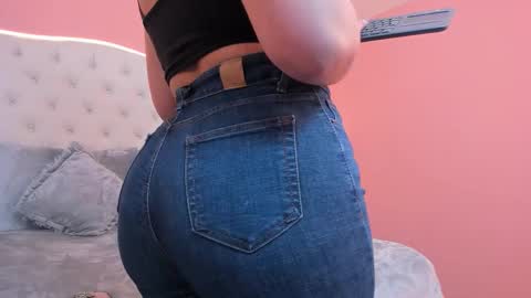 Snapshot of nikkyhearts chatting on February 14, 2026, 12:02 pm Y E S I online show from February 14, 2026, 12:02 pm