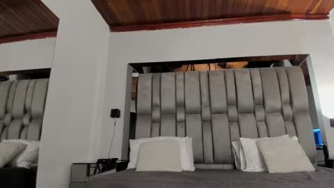     online show from October 2, 2025, 11:28 am