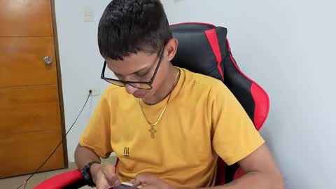 Snapshot of niklaus_wolf chatting on February 25, 2026, 12:31 am niklaus_wolf online show from February 25, 2026, 12:31 am