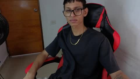 niklaus_wolf online show from April 4, 2026, 6:38 pm