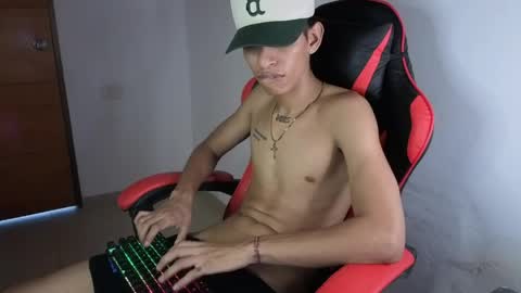 niklaus_wolf online show from April 15, 2026, 7:58 pm