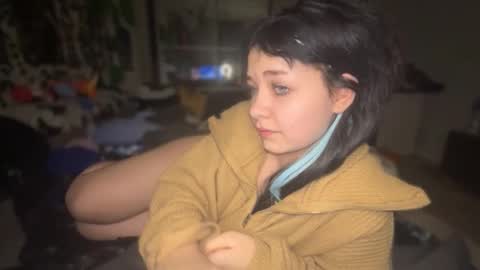 nikoli_naw online show from November 29, 2025, 8:23 pm