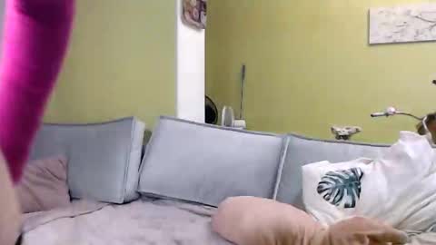 Nikol online show from December 1, 2025, 8:25 pm