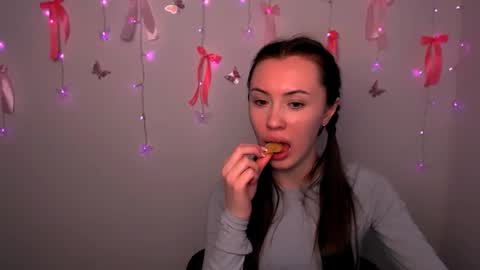 nikonara_ online show from February 26, 2026, 12:26 pm