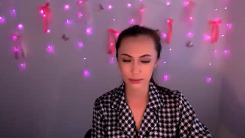 nikonara_ online show from May 21, 2026, 12:23 pm