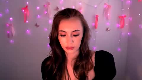 nikonara_ online show from June 6, 2026, 11:59 am
