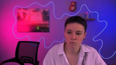 nila_eclipse online show from April 5, 2026, 8:33 am