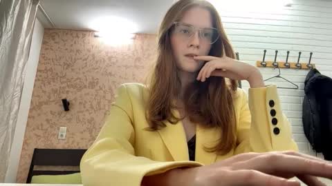 I am Gina ntmu Lets hit 10 Thumbs Up together online show from October 28, 2025, 4:09 pm