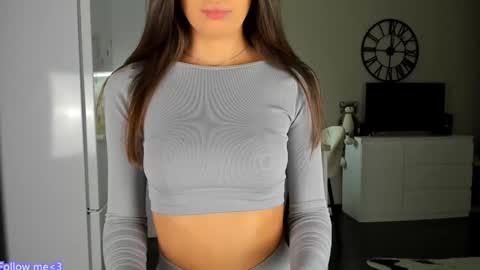 Snapshot of nilliluv chatting on January 24, 2025, 8:54 pm Bella online show from January 24, 2025, 8:54 pm