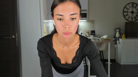 Snapshot of nilliluv chatting on September 8, 2025, 3:44 pm Bella online show from September 8, 2025, 3:44 pm