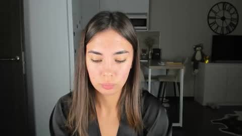 Bella online show from November 10, 2025, 4:11 am