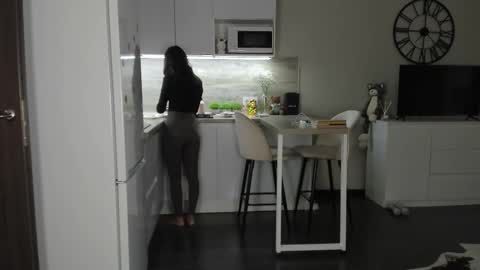 Snapshot of nilliluv chatting on February 7, 2026, 1:37 pm Bella online show from February 7, 2026, 1:37 pm