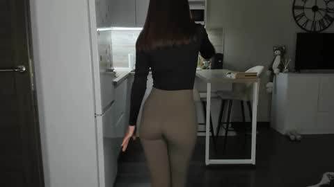 Snapshot of nilliluv chatting on February 8, 2026, 4:43 pm Bella online show from February 8, 2026, 4:43 pm