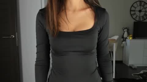 Snapshot of nilliluv chatting on February 27, 2026, 7:52 am Bella online show from February 27, 2026, 7:52 am