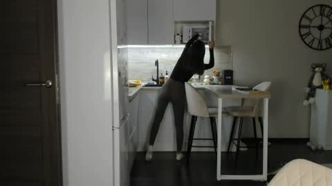 Bella online show from March 18, 2026, 11:52 pm