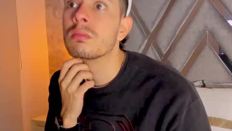 Nils online show from November 18, 2025, 4:39 am