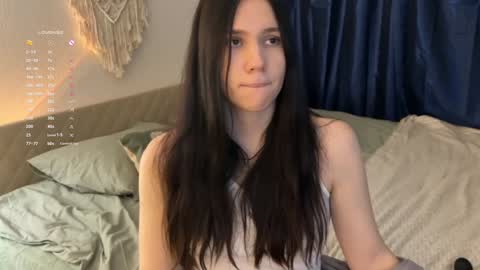 Jennet online show from December 17, 2024, 4:53 pm