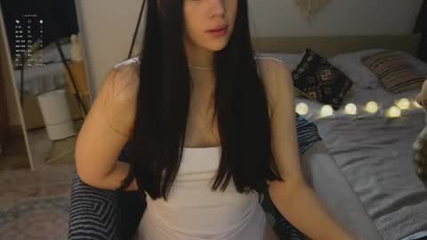 Jennet online show from December 15, 2025, 6:23 pm