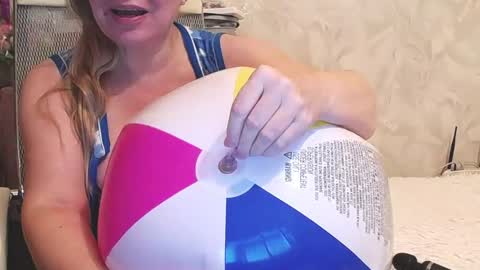 Nimfalove online show from December 14, 2025, 4:01 pm