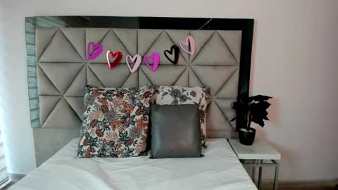  Nina  online show from February 14, 2025, 9:53 pm