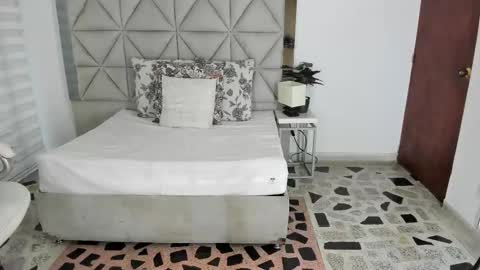  Nina  online show from October 1, 2025, 7:53 pm