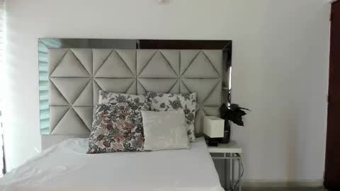  Nina  online show from October 28, 2025, 8:44 pm