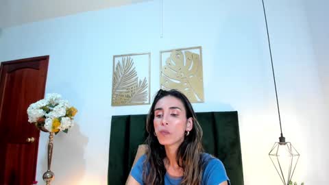Snapshot of ninacavallli chatting on February 8, 2025, 6:01 pm Nina online show from February 8, 2025, 6:01 pm