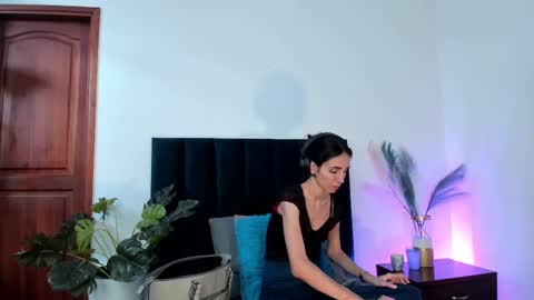 Snapshot of ninacavallli chatting on October 10, 2025, 6:51 pm Nina online show from October 10, 2025, 6:51 pm