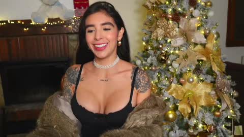 Nina Clarke- Independent Model online show from December 2, 2025, 9:36 am