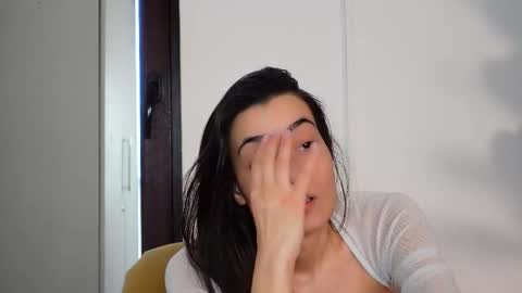 NinaCrystal online show from February 17, 2026, 8:33 am