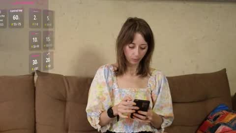 NinaNovalicious online show from November 18, 2025, 8:08 am