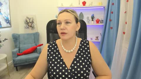 ninastarle online show from February 18, 2026, 11:50 am