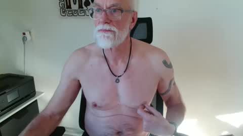 nipplesilverdad55 online show from January 14, 2026, 10:54 am