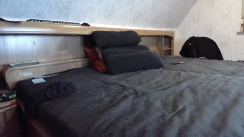 nixan85 online show from February 2, 2025, 2:45 pm