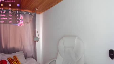 Snapshot of nixiesterling chatting on May 17, 2026, 8:16 pm Nixie online show from May 17, 2026, 8:16 pm