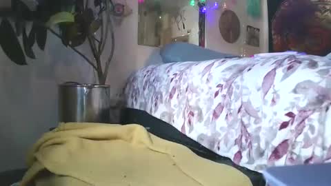 Leah online show from September 8, 2025, 3:22 pm