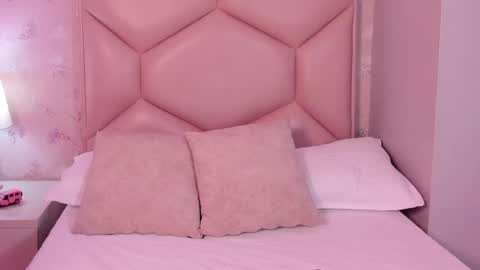   ambarsulliva  online show from February 18, 2025, 7:09 pm