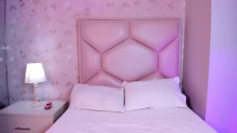   ambarsulliva  online show from December 2, 2025, 11:37 am