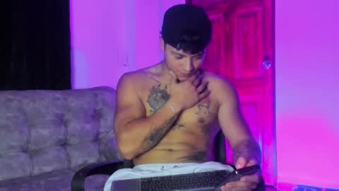 noah_223 online show from December 16, 2025, 4:28 am