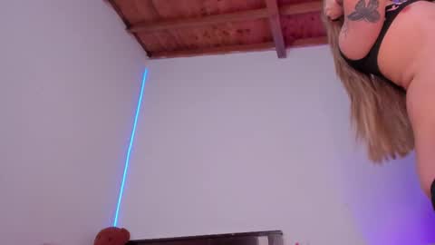 Sara  online show from February 15, 2026, 3:47 am