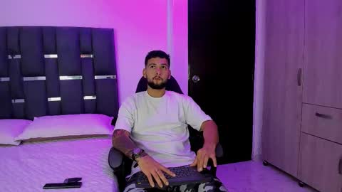 Snapshot of noah_corvelle chatting on November 9, 2025, 1:37 am NOAH online show from November 9, 2025, 1:37 am